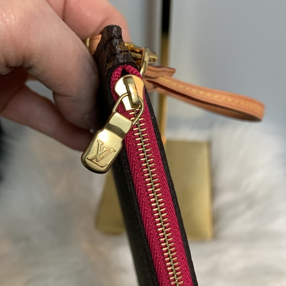 New authentic Louis Vuitton Neverfull pouch with pink interior - Picture 15 of 17